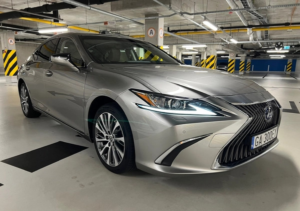 Lexus ES cena 135000 przebieg: 47000, rok produkcji 2019 z Wrocław małe 667